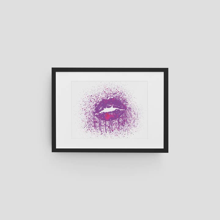 Sexy paarse lippen kunstdruk voor wholesale door Woolly Mammoth Media