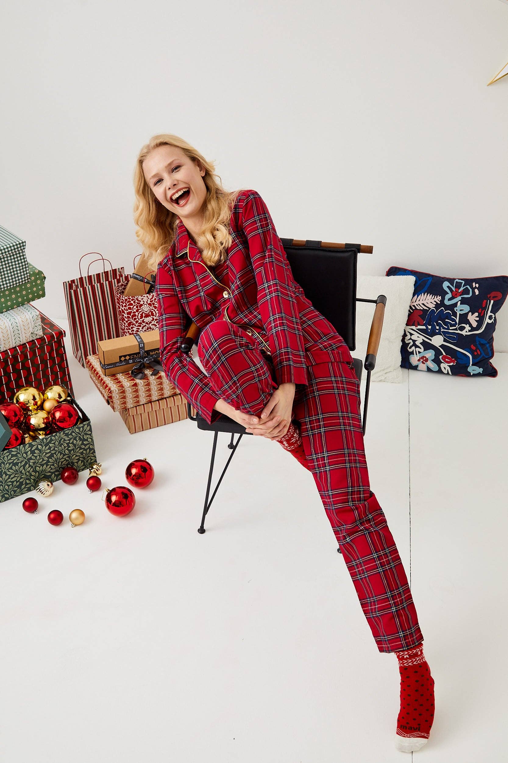 ENNA MODA – wholesale Sleepwear set – Women's – PLAID PATTERN CHRISTMAS DESIGN FRONT BUTTONED LONG PYJAMA SE9