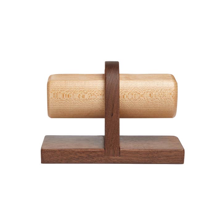 Form & Grain LLC - Vente Supports et présentoirs à bijoux - Présentoir pour deux montres en noyer et érable1