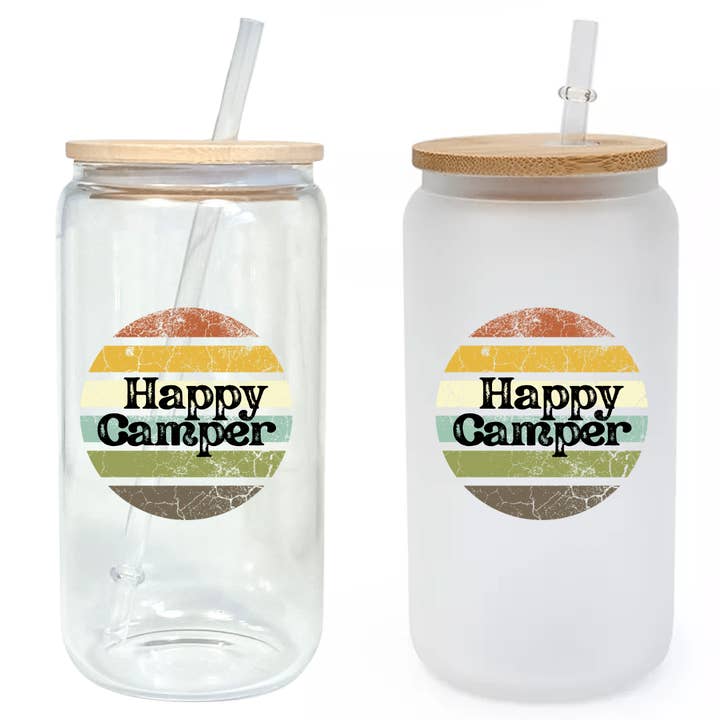 Glad Camper Souvenir Glas Cup m/bambus låg & halm 16oz for engroshandel hos Modern Lifestyle Gifts