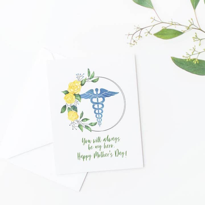 Slate + Brush Design Studio - Vente Carte pour la fête des Mères - Carte de fête des mères d'infirmière rose jaune aquarelle