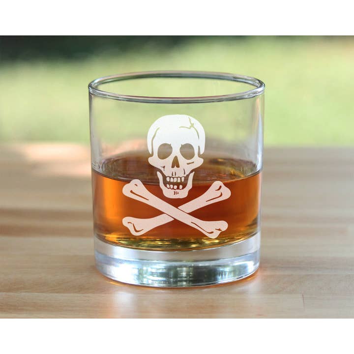 bevvee - Wholesale Cocktail/liquor glass - Skull and Crossbones Whiskey Rocks Glass - Pirate Gifts1