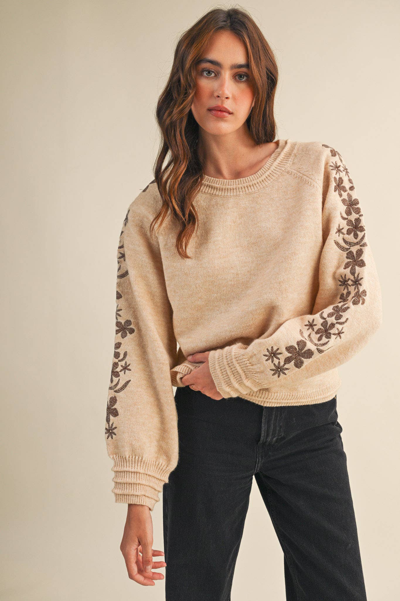 &MERCI - Wholesale Knit Sweater - Women's - PULLOVER SWEATER WITH FLORAL EMBROIDERED SLEEVES MSW1089030