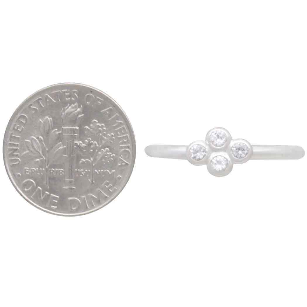 Nina Designs – Großhandel Mehrsteinige Ringe – Klar Cluster Nano-Edelsteinring aus Sterlingsilber2