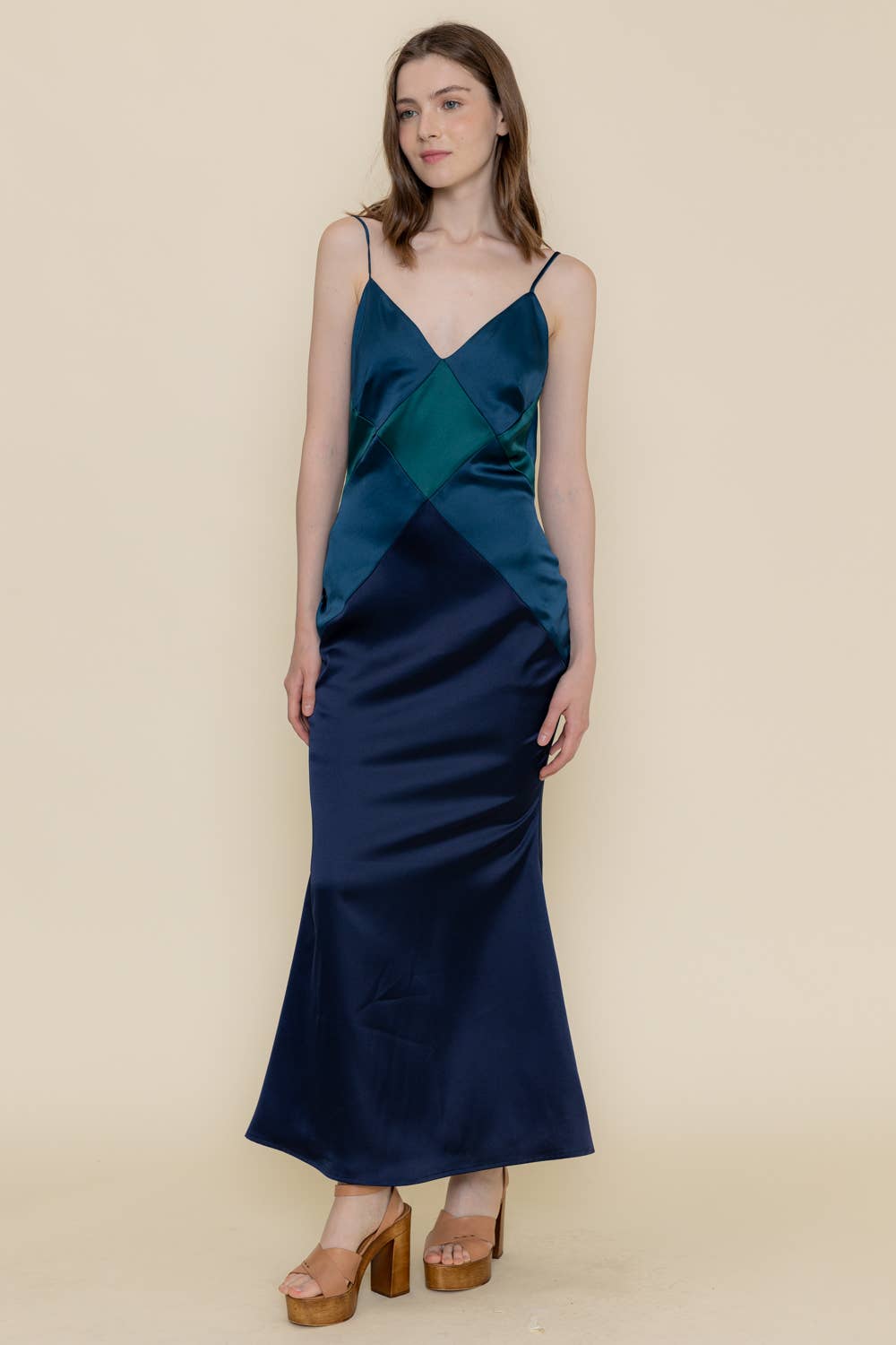 Fore Collection - Vendita all'ingrosso Vestito - Donna - Abito lungo con spalline sottili e motivo a diamante a blocchi di colore7