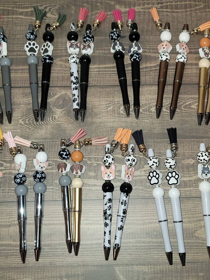 Stylo à bille perlé, Amoureux des chiens - comprend une recharge de stylo à encre pour la vente par So Sweet of You