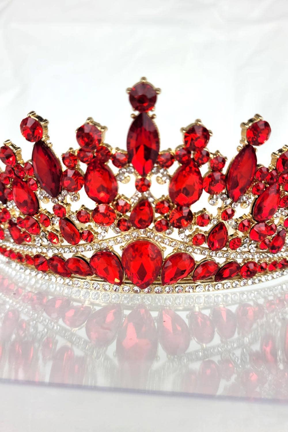 Chicas - Wholesale Tiara - Women's - One Size Fits All Tiara With Jewels HT93235