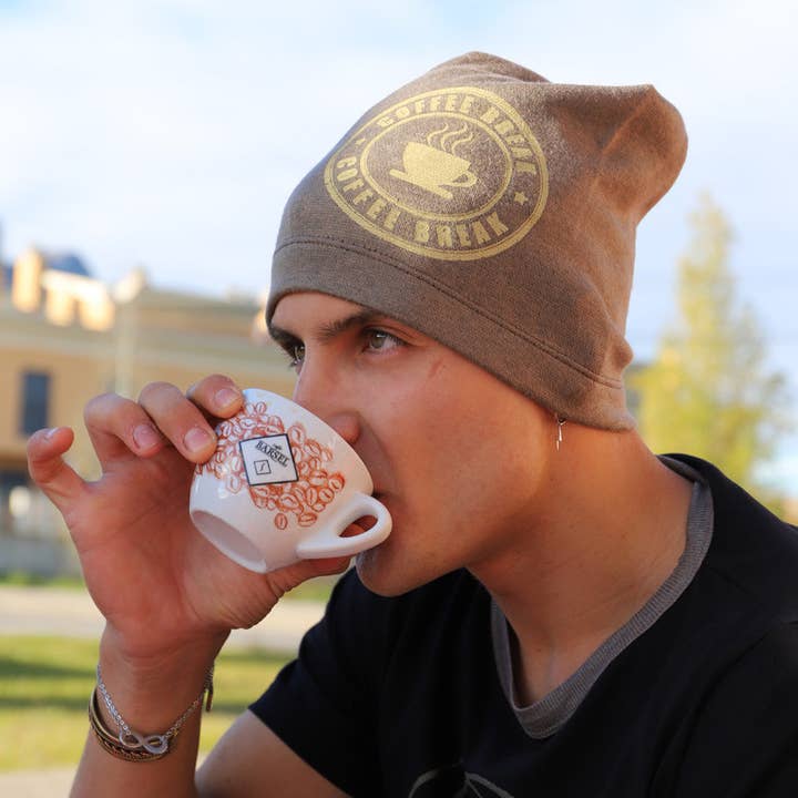 Für Kaffeeliebhaber „Coffee Break Beanies“, Bedruckte Mütze für den Großhandel von Purple Sardine