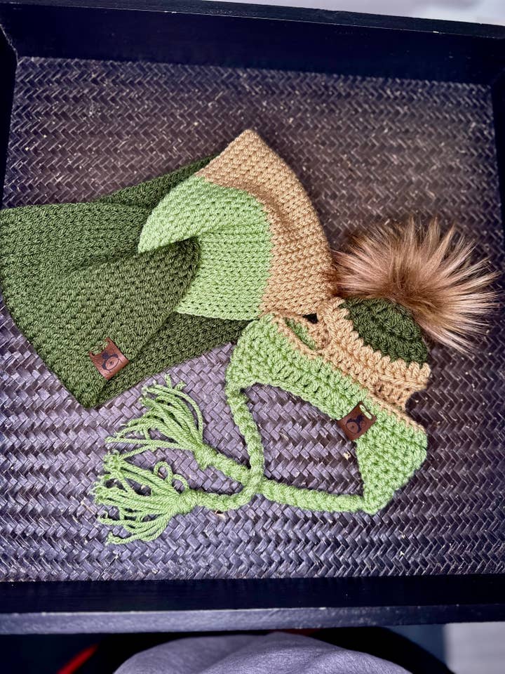 Set coordinato con fascia e berretto per mamma e cucciolo per la vendita all'ingrosso da parte di Cozy Knots & Paws