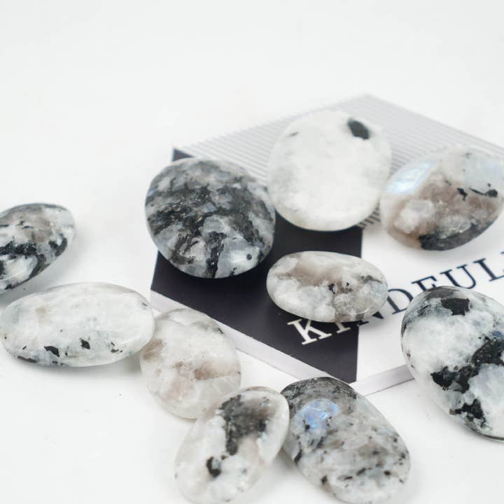 Moon Rituals - Venta al por mayor Piedras/cristales espirituales - Piedra de palma Rainbow Moonstone para el equilibrio emocional y la paz interior
