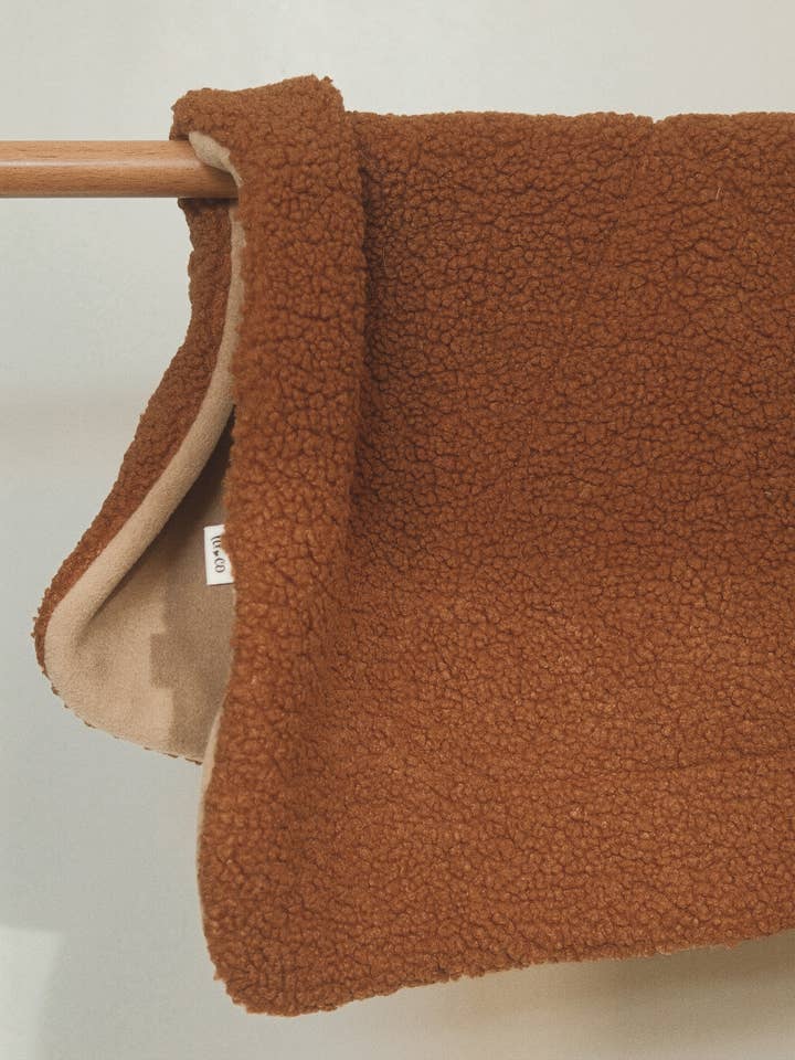 THE HEART BLANKET for wholesale by Lil.co