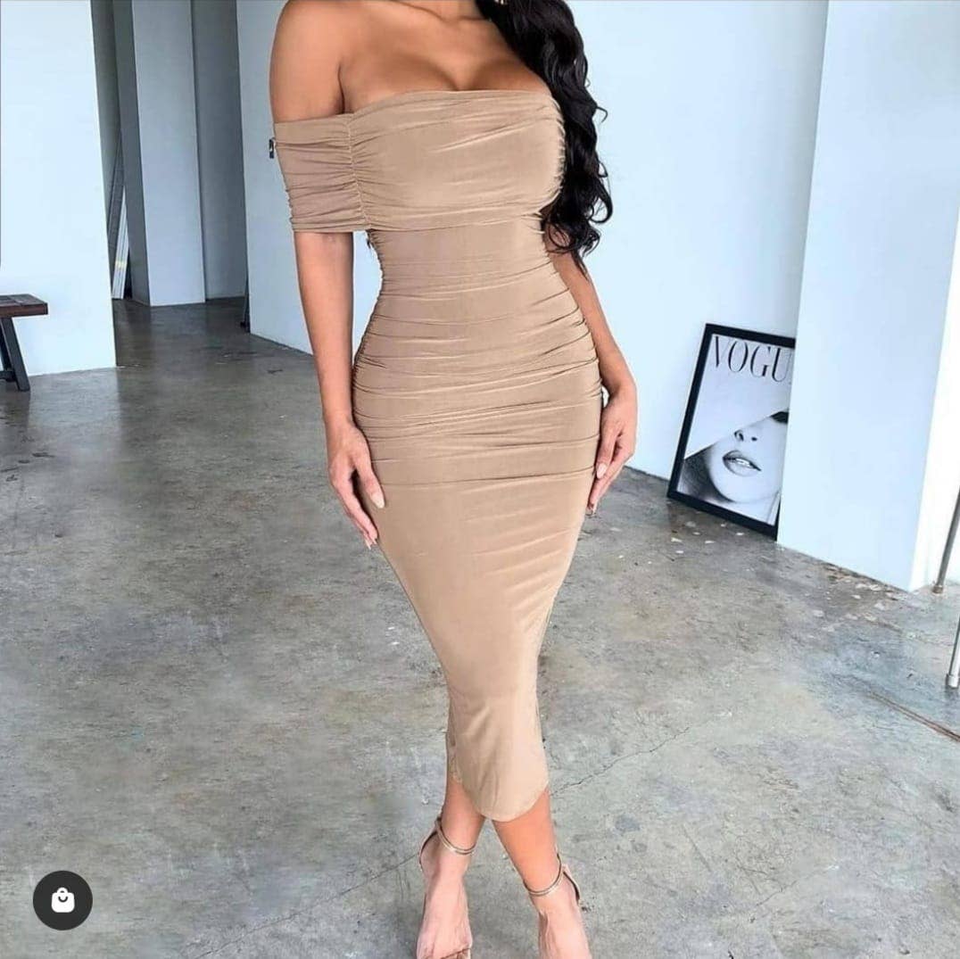 Uptown Apparel - Venta al por mayor Vestido - Mujer - Vestido midi elegante con escote caído1