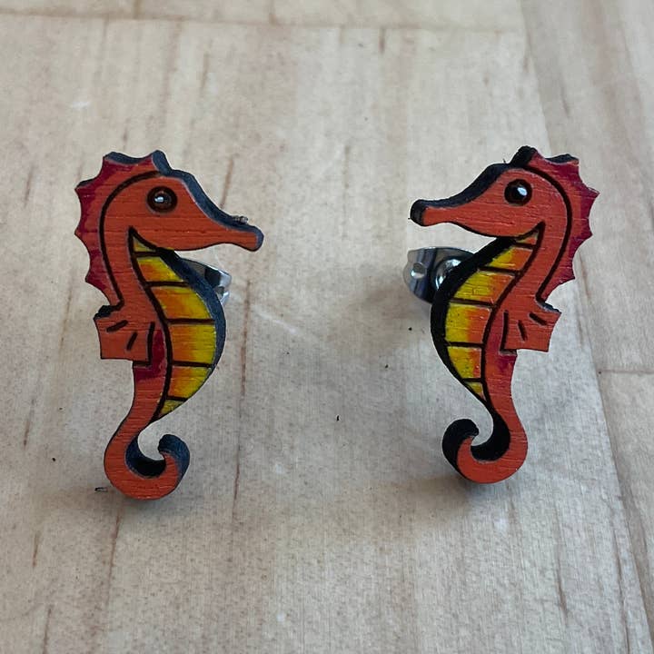 Clous d'animaux australiens - Hippocampe - en bois, peints à la main pour la vente par Kiss My Patootie