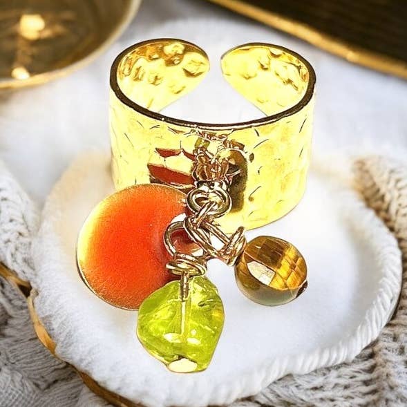 Bague dorée or fin en Oeil de Tigre et Péridot avec sequin pour la vente par TOURMALYN