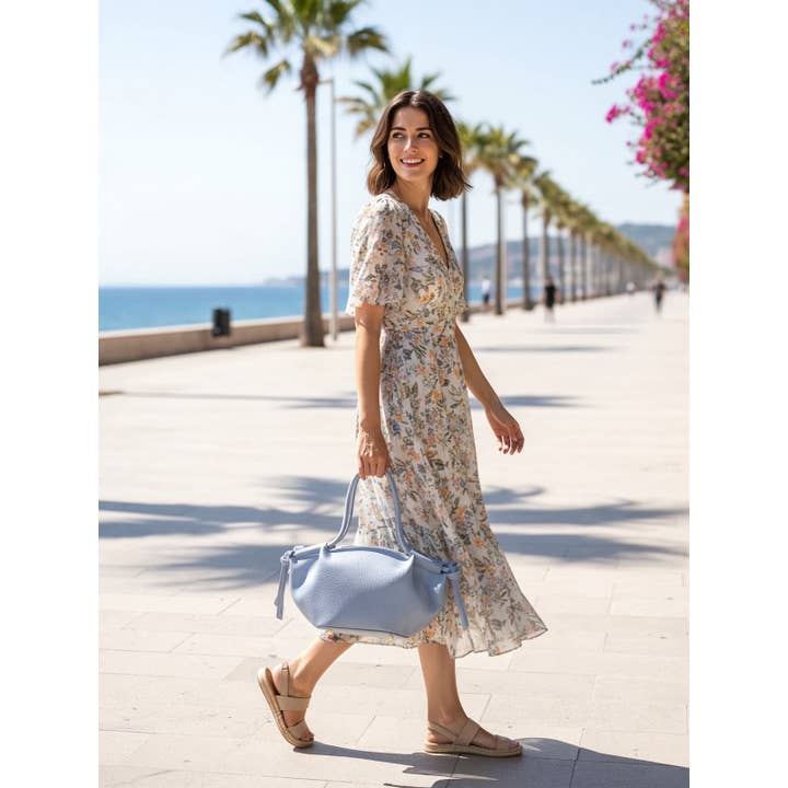 Dametaske i ægte læder med tophåndtag og crossbody-rem, Made in Italy, art. 112727 for engroshandel hos Suie Valentini srl