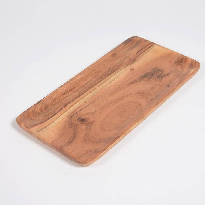 Planche de service en bois d'acacia découpée à la main pour la vente par IndieRoots