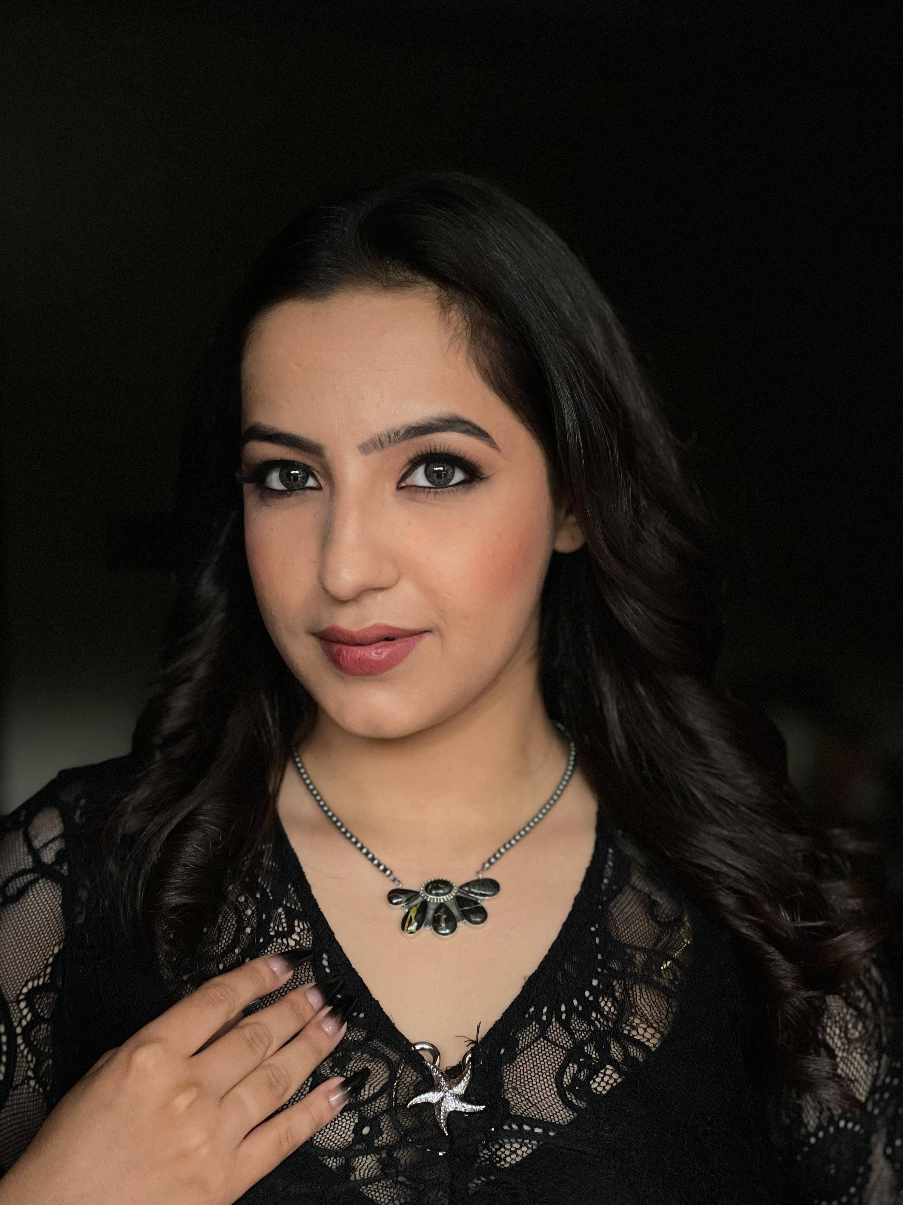 Nizhonitradersllc - Vendita all'ingrosso Collane di perline/perle - Collana artigianale in argento sterling con perline di turchese Blackjack firmata Nizhoni.1