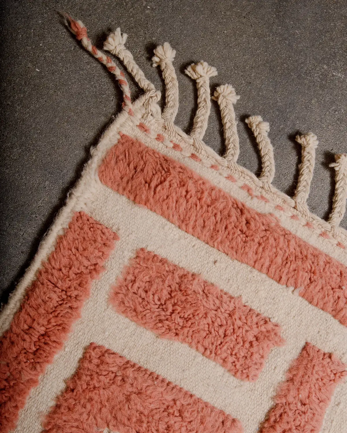 BerberNest - Vente Tapis - Tapis géométrique pêche en laine tuftée main avec motif labyrinthe2