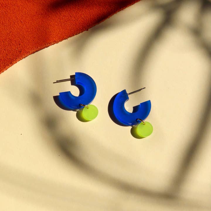 Niemalsmehrohne - Wholesale Dangle Earrings - Silva creoles made of acrylic and stainless steel in ink blue and lime