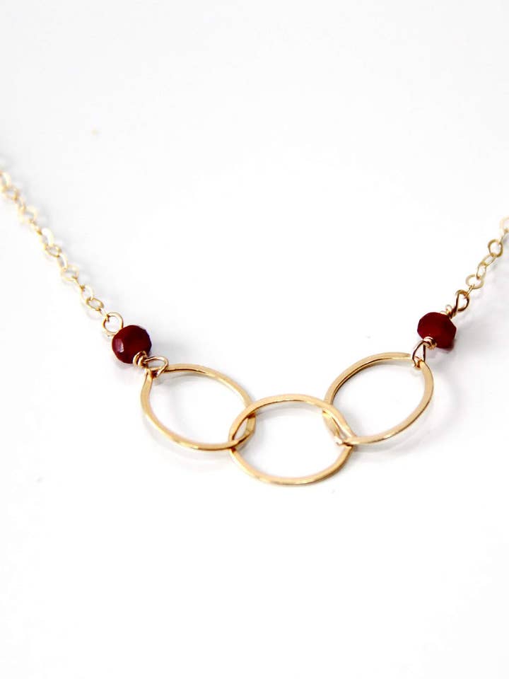 Collier trois cercles en or rubis pour la vente par Judy Brandon Jewelry