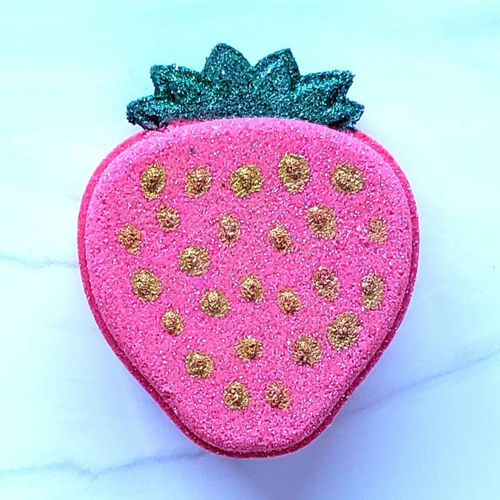 Bombe de bain à la fraise | Fruit | Originalité | Amusement | Parfum incroyable pour la vente par Kim's Bath Shop LLC