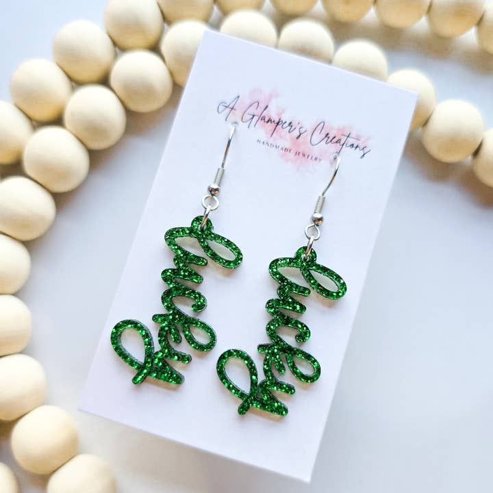 Boucles d'oreilles acryliques vertes porte-bonheur - Saint-Patrick pour la vente par A Glamper's Creations LLC