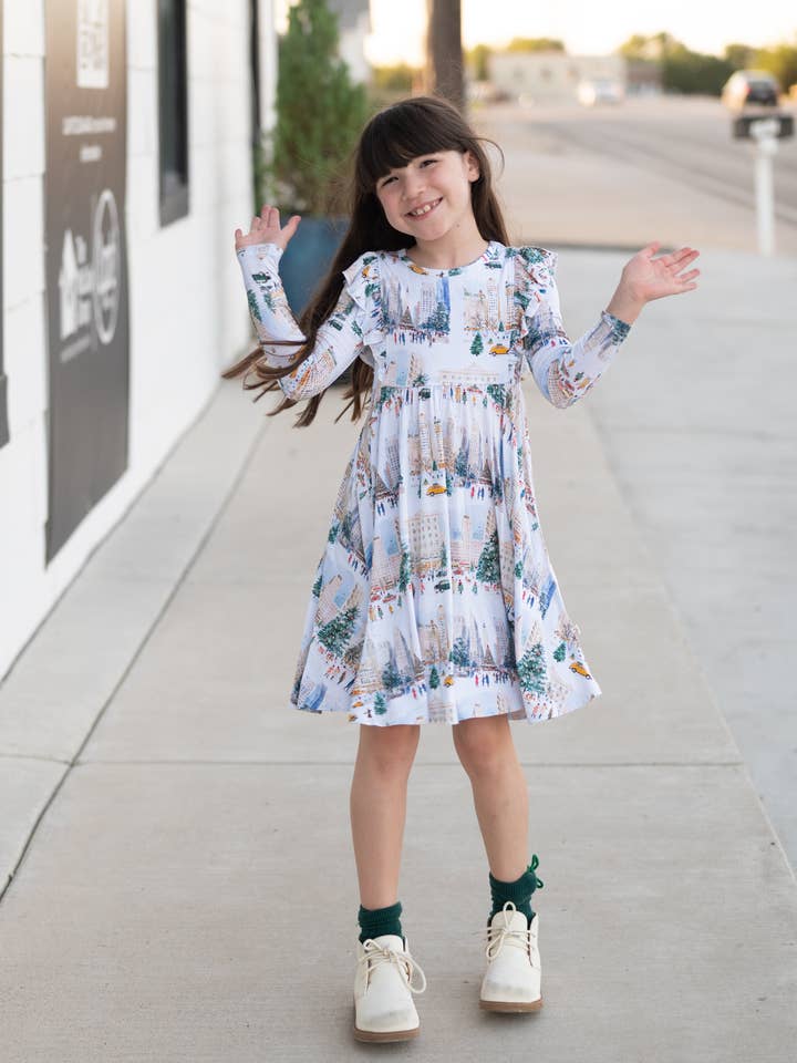 Robe tourbillon à manches longues City Sidewalks pour la vente par Riley & Rett