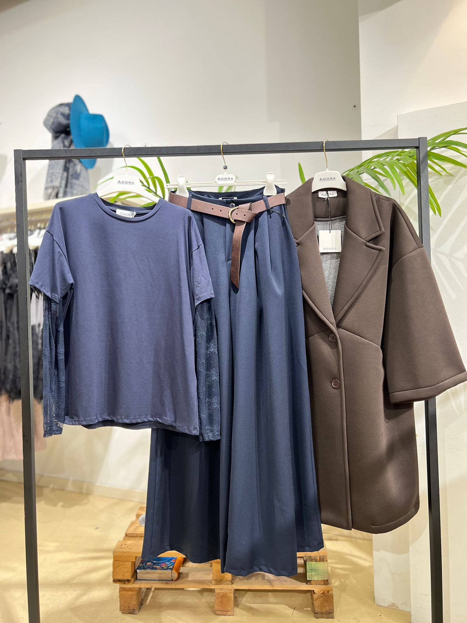 ADORA - Wholesale T-Shirt - Women's - Lace sleeve T-shirt2