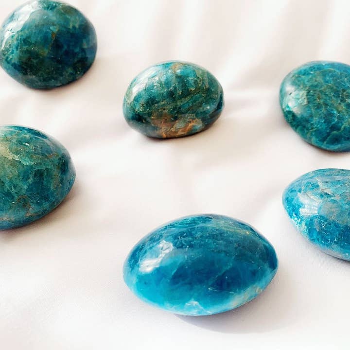 Apatite Palm Stone for wholesale by CRISTALLI E STELLE