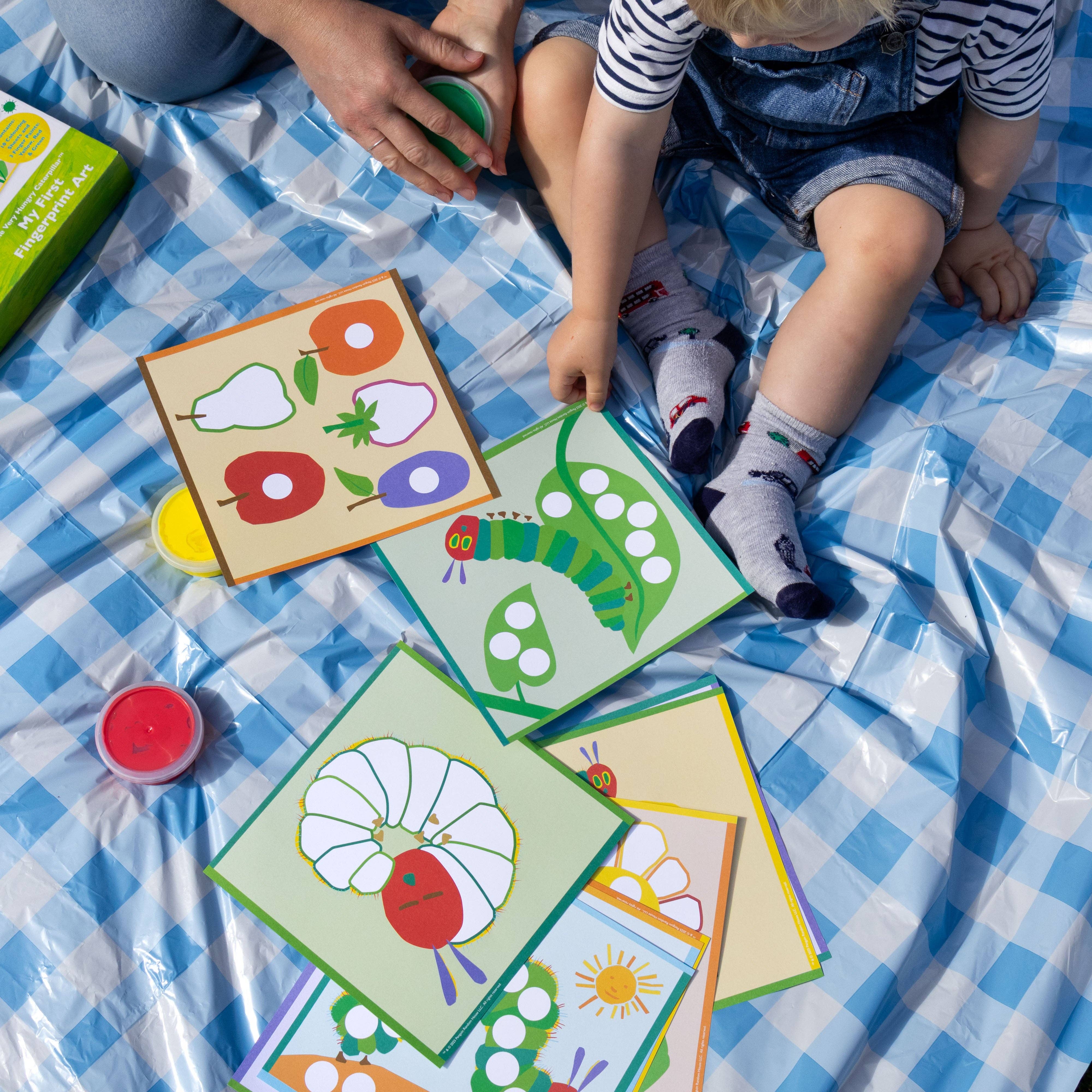 Robert Frederick Ltd - Venta al por mayor Juego de manualidades - Niños y bebés - Mundo de Eric Carle Mi Primer Kit de Arte con Huellas Dactilares – Set de Manualidades para Niños Pequeños con Pinturas y Hojas para Colorear – La Oruga Muy Hambrienta3