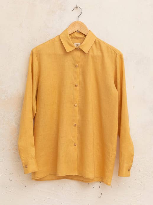 Leinenhemd in Weizenfarbe mit Knöpfen für den Großhandel von Cottyfish