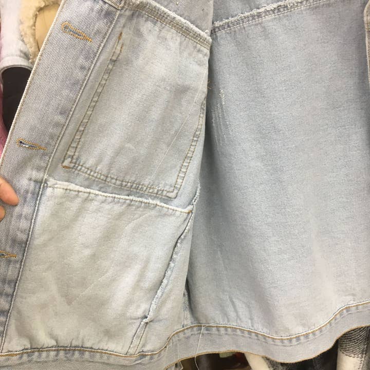 PEACH ACCESSORIES - Wholesale Denim Jacket - Women's - Romantic Floral & Pearl Light Blue Denim Jacket DNM018