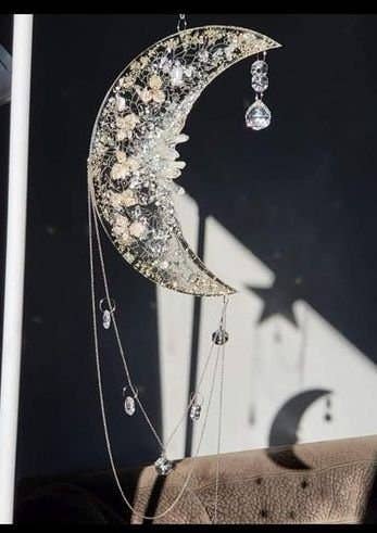Grey Stone boutique - Wholesale Suncatcher - Quartz Crystal Crescent Moon Rainbow Suncatcher Wall Decor1