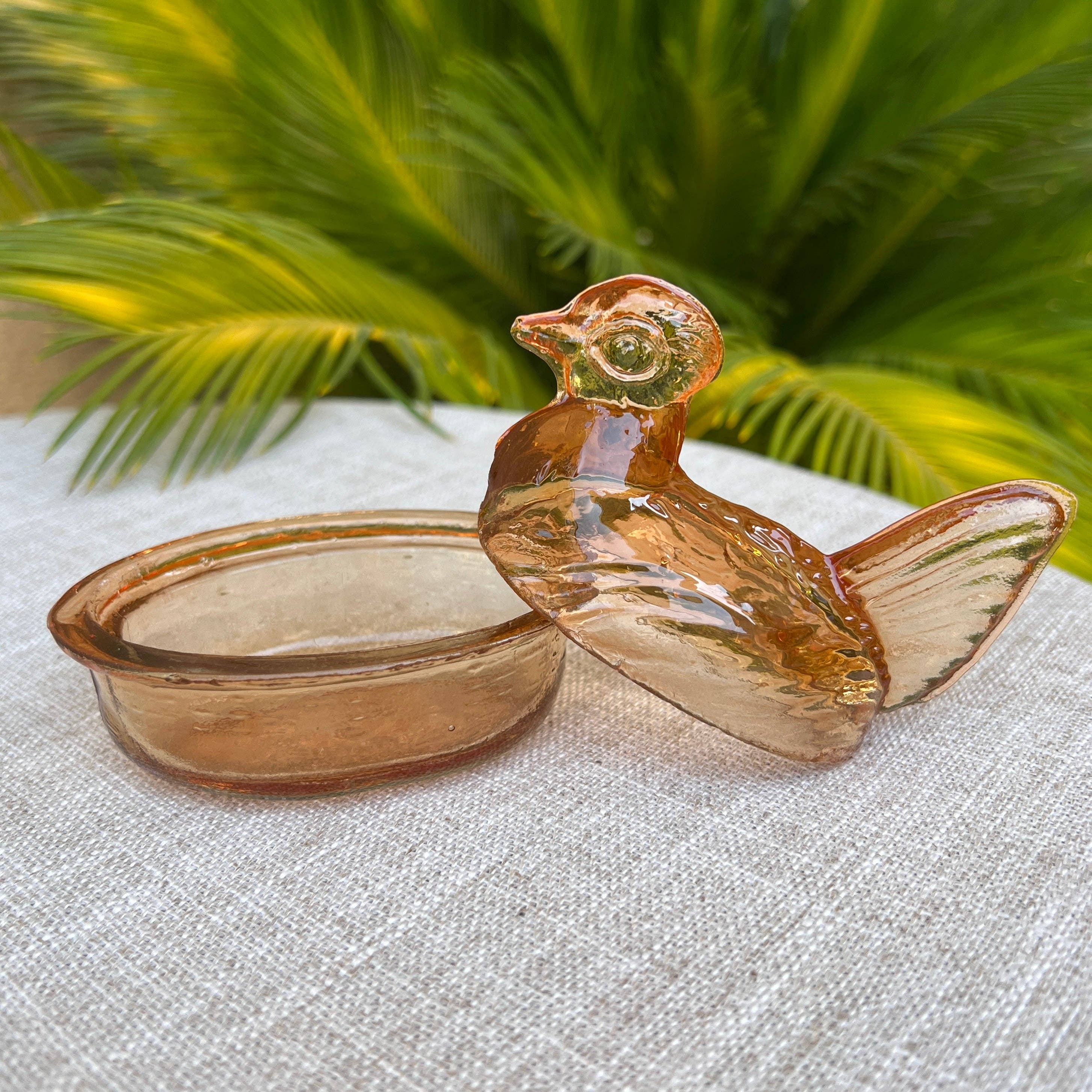Kitchen One - Wholesale Decorative Plate/Dish/Bowl - Nesting Hen Bowl AMBER (Maple) | Hand Blown Glass - Colombia1