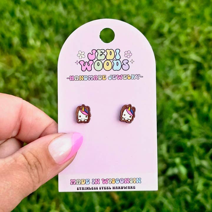 Oorknopjes met eenhoorn - handgeschilderd - kindermaat voor wholesale door Jedi Woods LLC