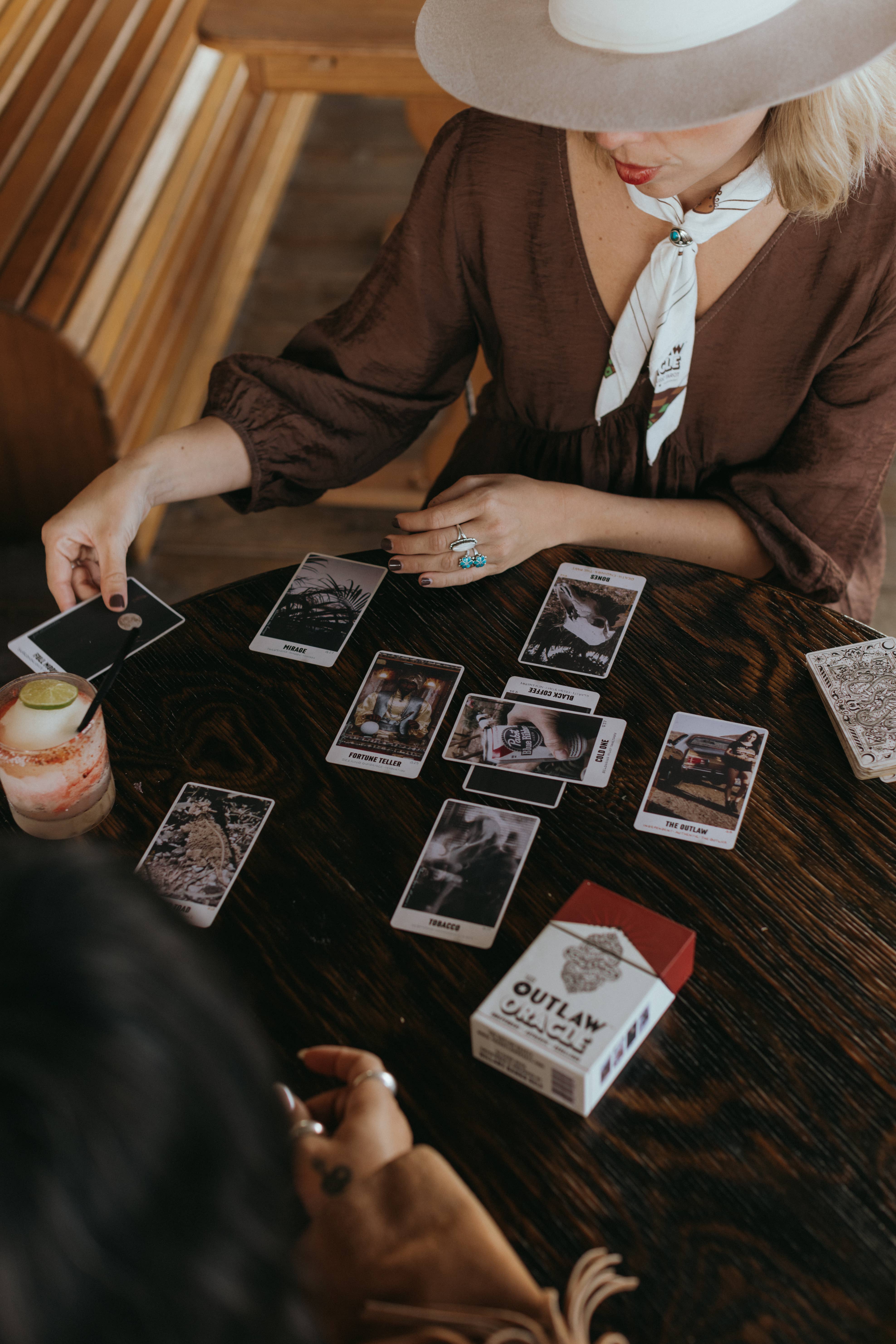 The Outlaw Oracle - Wholesale Tarot/Oracle Card - The Outlaw Oracle Card Deck2