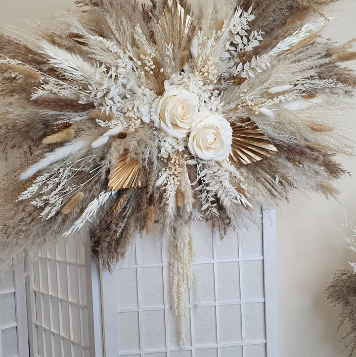 Opal Lily - Wholesale Dried/Pressed Flowers - Dried Pampas Wall Decor - Brown0