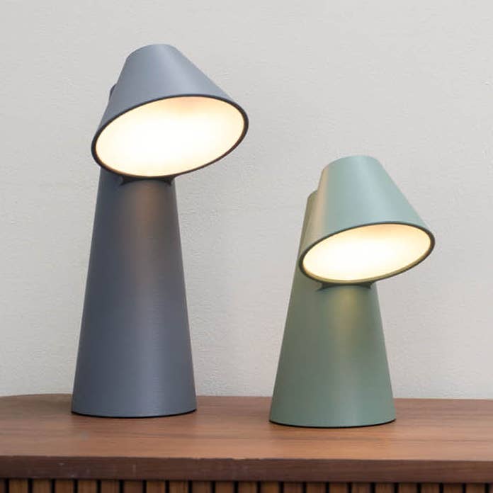 Lampada da tavolo Monk Plus | materiali riciclati | dimmerabile per la vendita all'ingrosso da parte di recozy