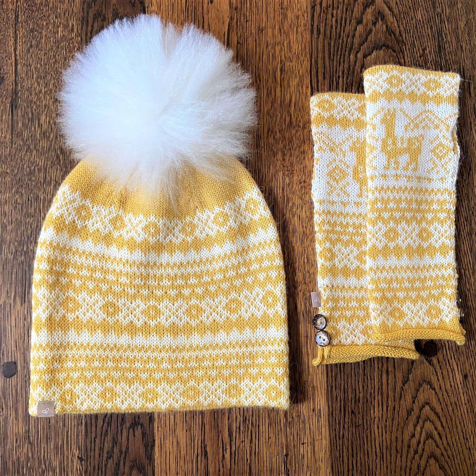 Samantha Holmes Alpaca Clothing and Gifts – Engroshandel Beanie - Dame – Alpaca Fair Isle-strikket hue med løs alpaka-pompon8