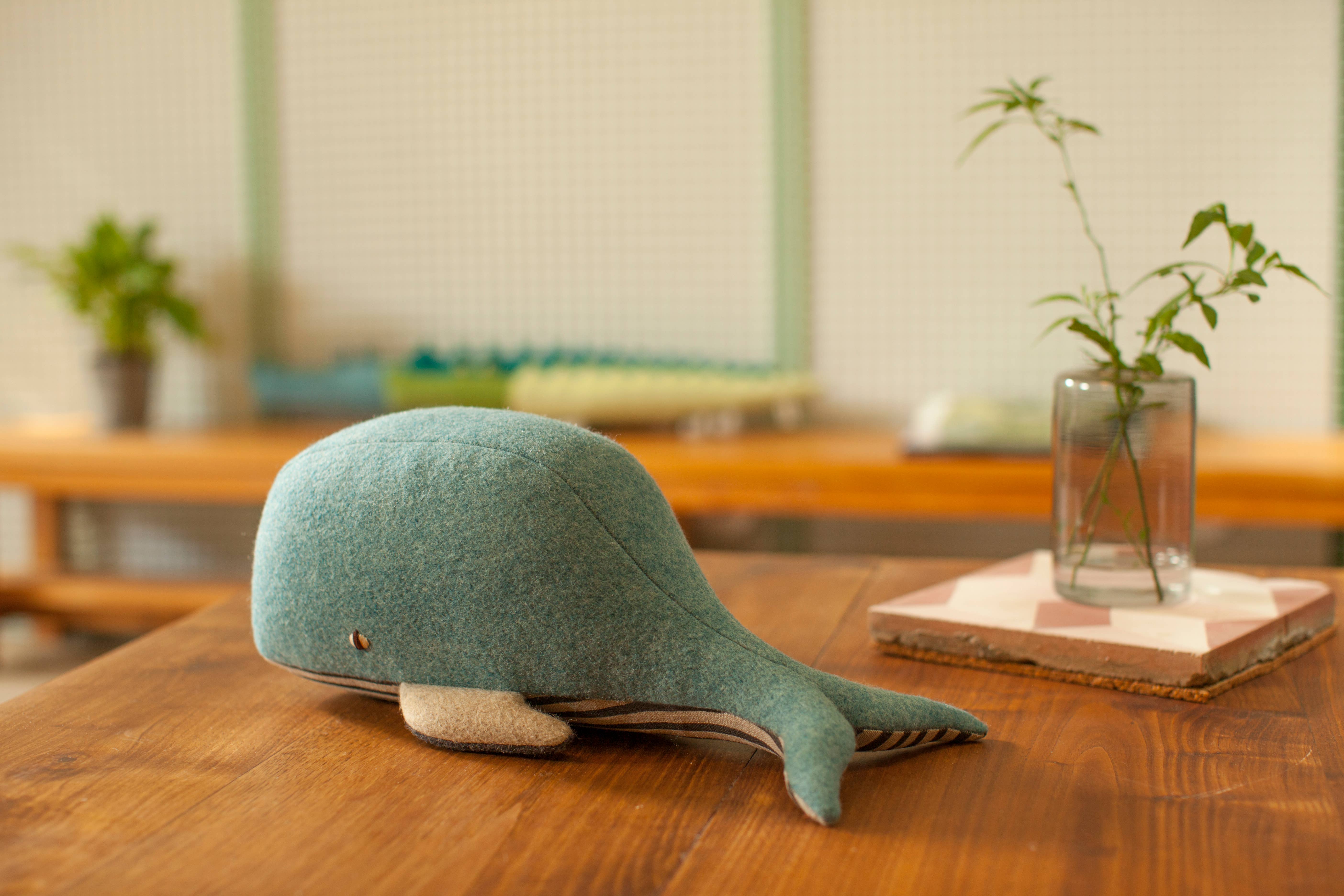 Carapau - Venta al por mayor Artículo decorativo de mesa - Emma, la ballena espermatozoide decorativa artesanal1