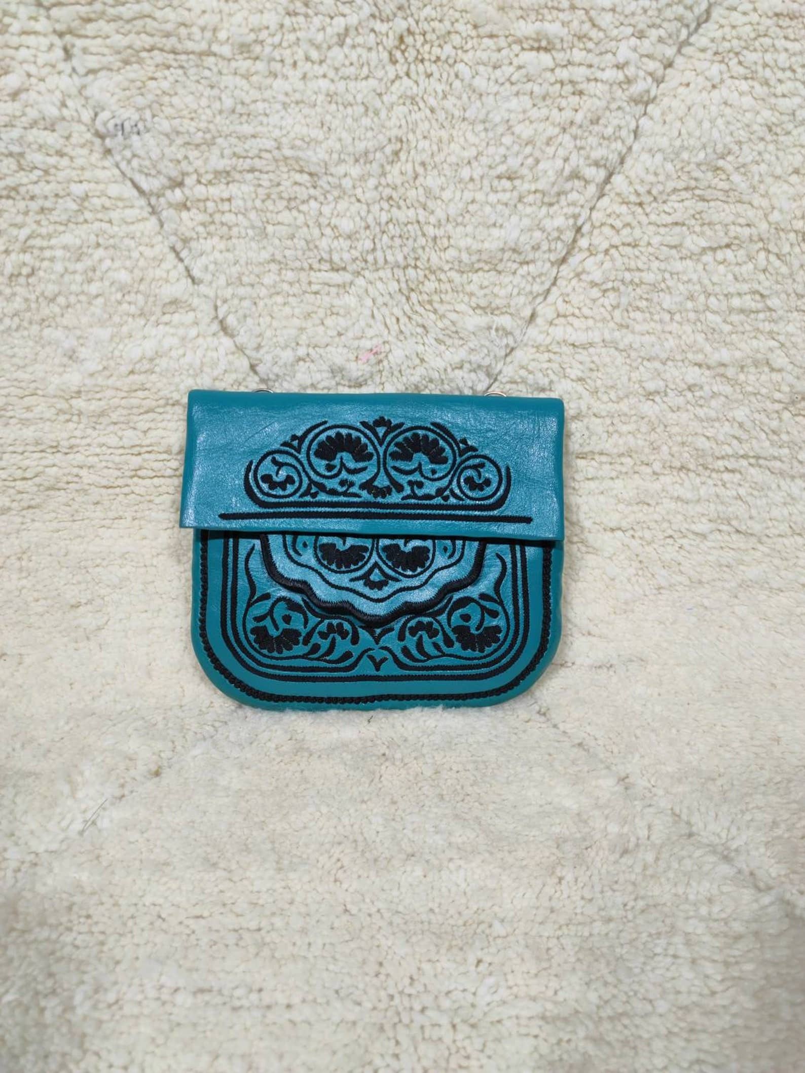 MARRAKECH METACRAFT LTD – wholesale Shoulder bag – women's – Handmade Vintage Berber Shoulder Leather Bag