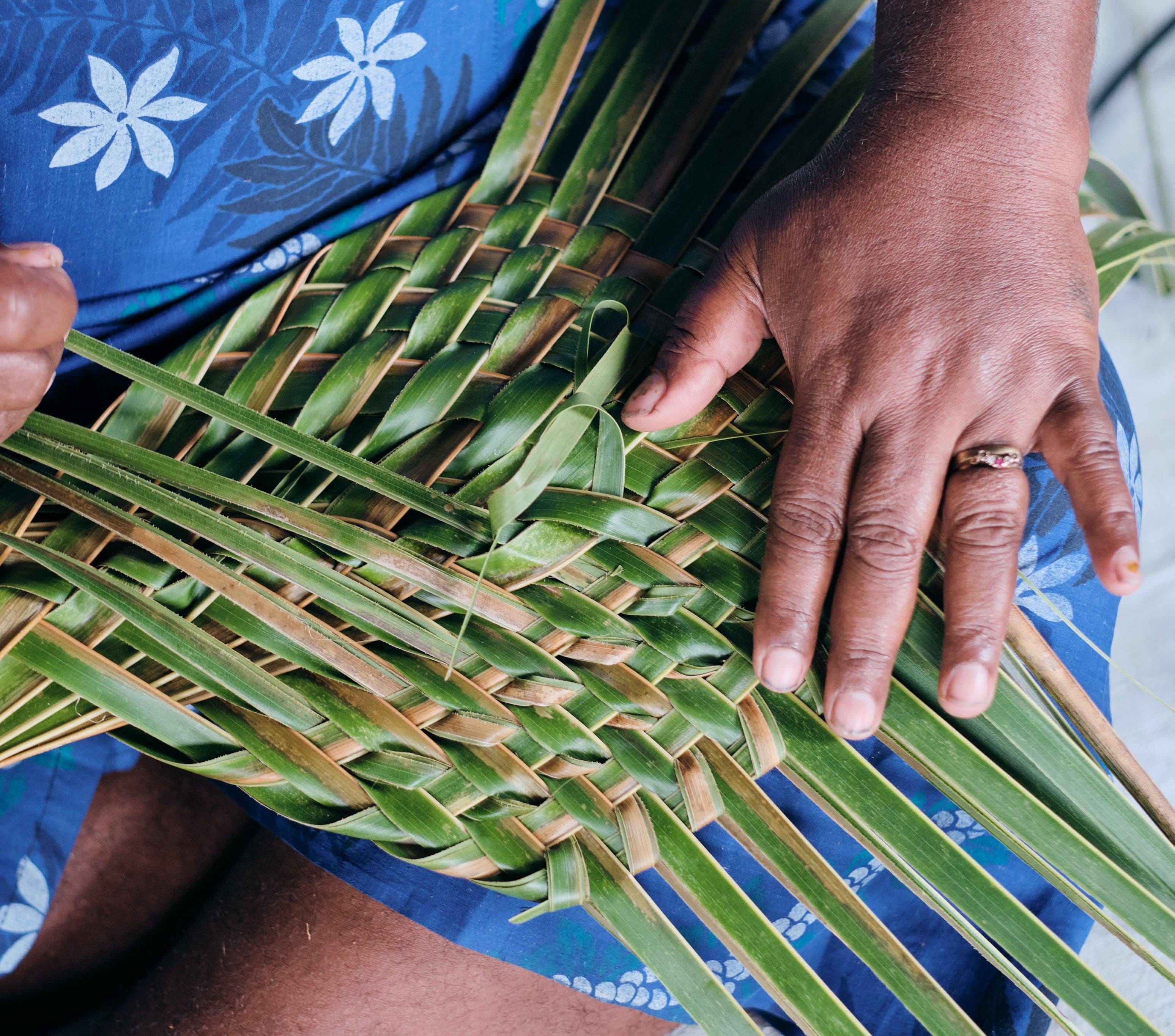 Rise Beyond the Reef - Wholesale Wall Accent - Niu Fan with Masi Flower7