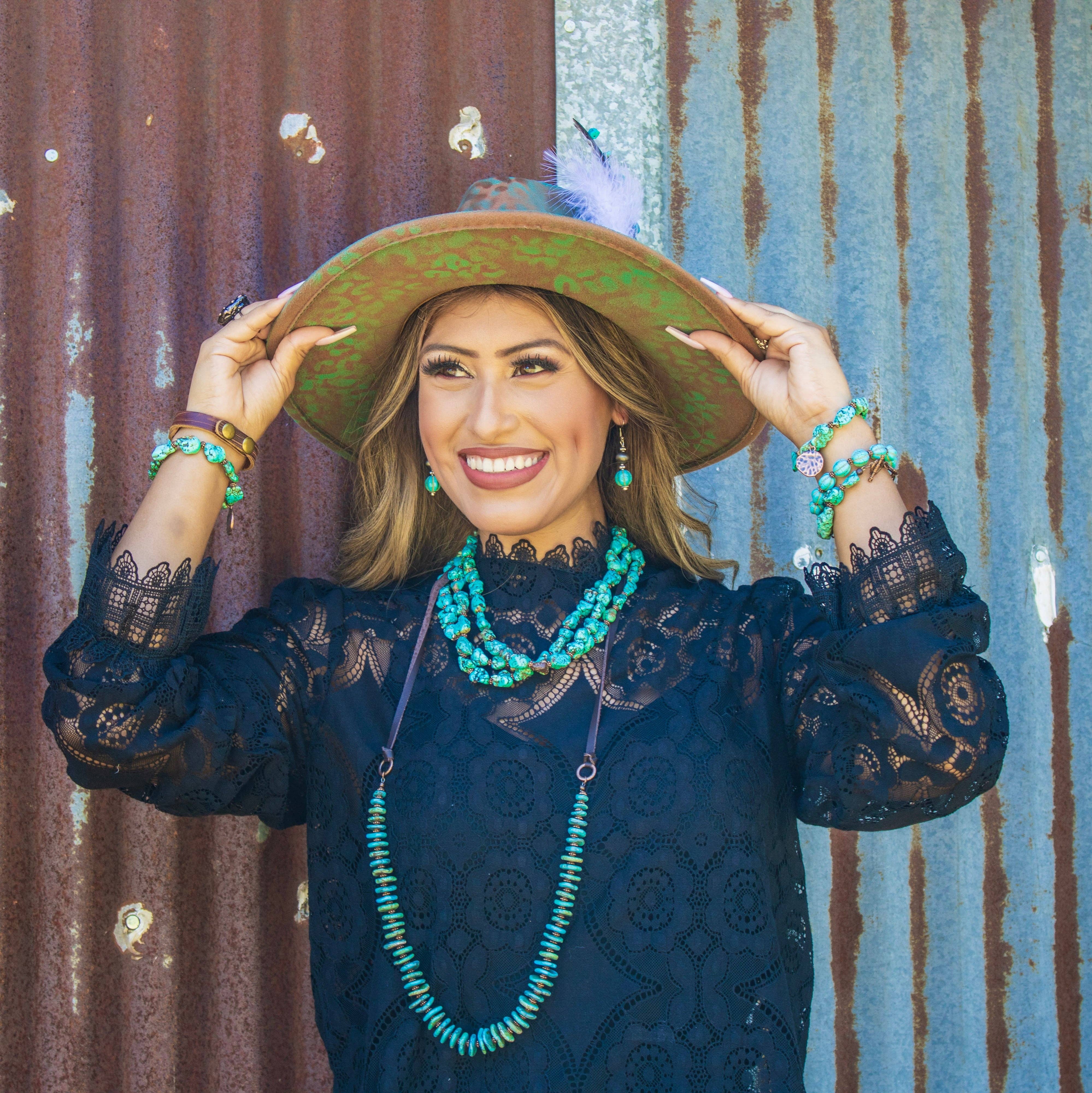 The Jewelry Junkie - Venta al por mayor Collares con colgantes/abalorios - Collar de disco turquesa con lazos de cuero 261x4