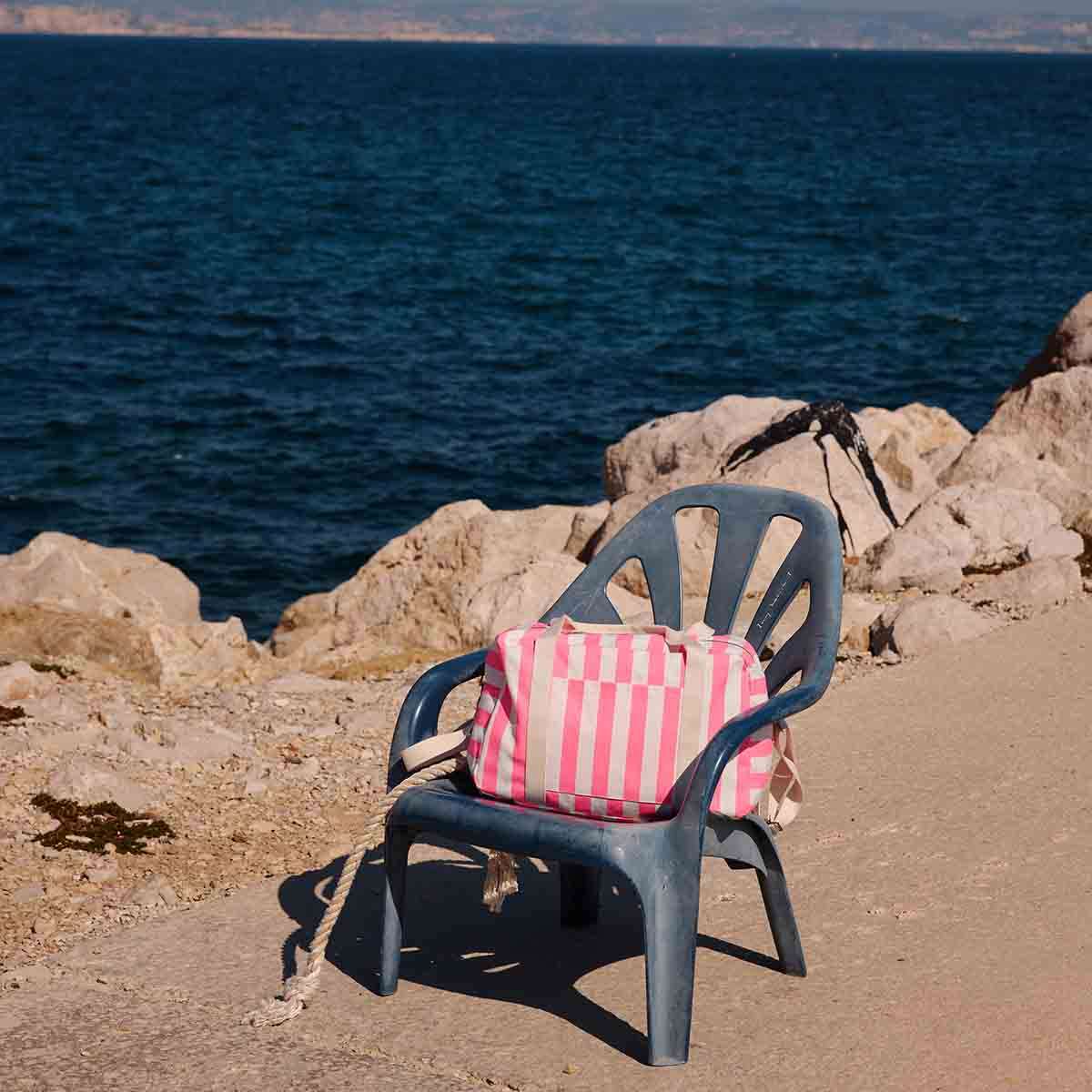 ROSA NEÓN Bolso pañalera Raphael - Bolsa de fin de semana a rayas rosa neón de venta al por mayor en Faire1