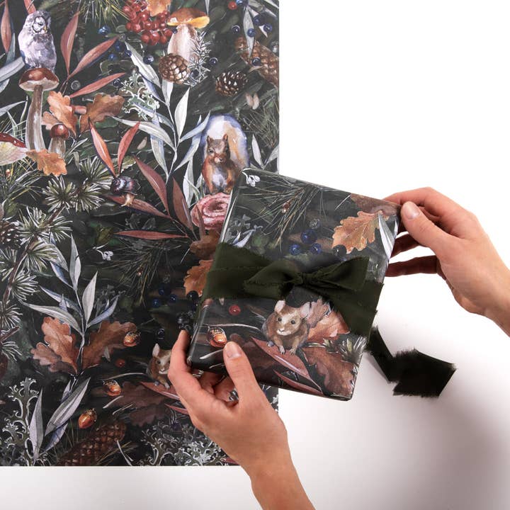 Papier cadeau forêt pour la vente par TULLIA HOME