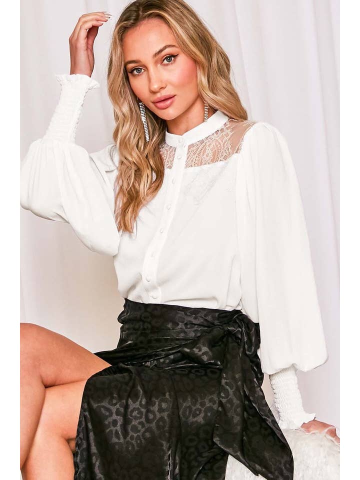 Vine & Love - Wholesale Blouse - Women's - Scallop lace detail button-down blouse VT3180215