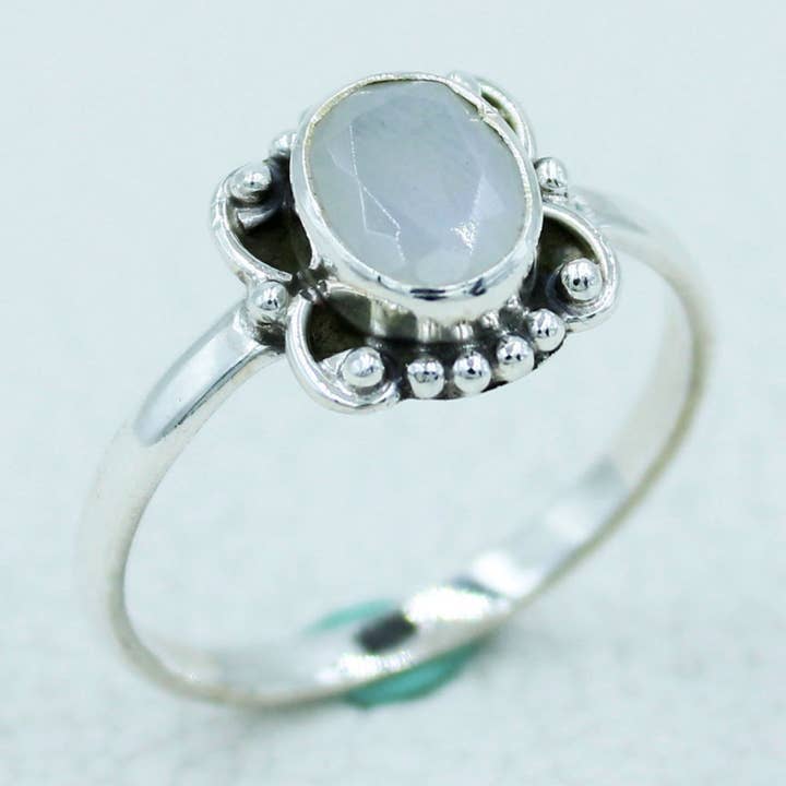 Superbe bague en argent facettée en pierre de lune pour la vente par Silvex Jewelry