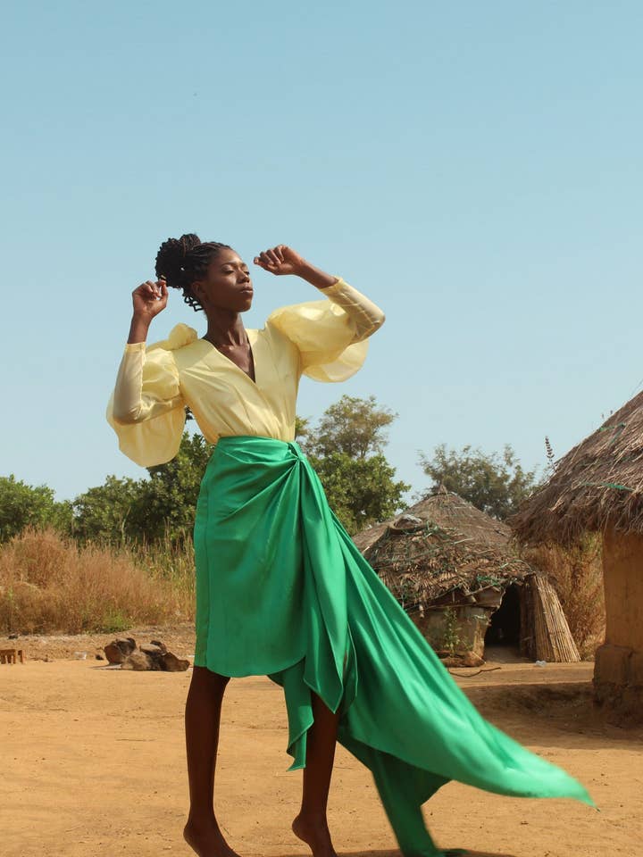 Blusa Atoni per la vendita all'ingrosso da parte di CYNTHIA ABILA