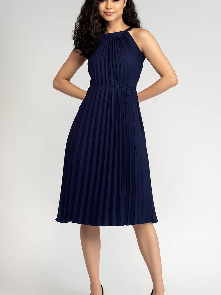 Elegante vestido corto sin mangas plisado con cinturón para mujer, color azul marino para venta al por mayor de STYLE INSTANT