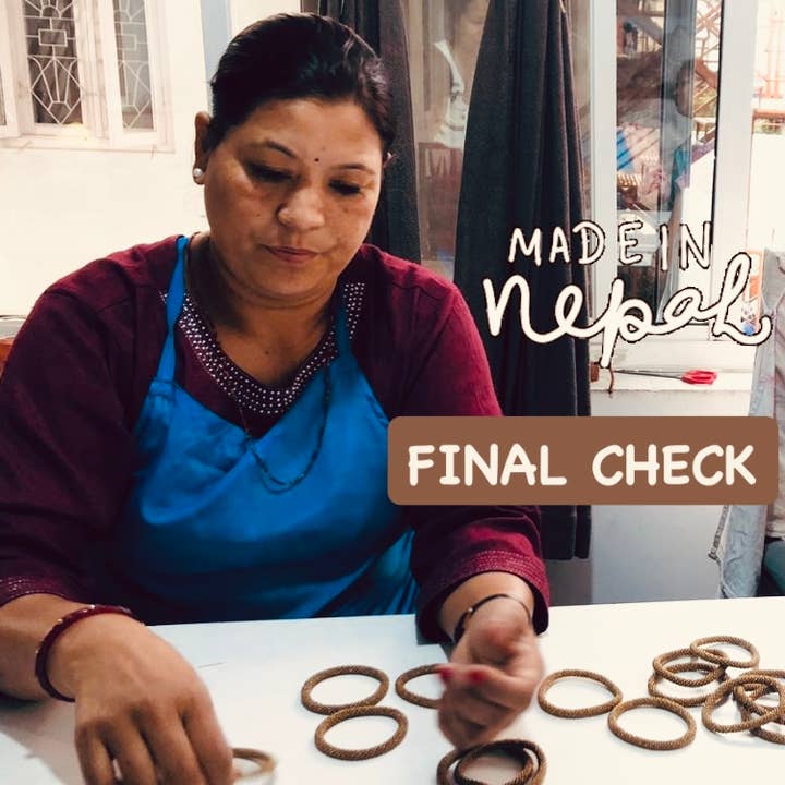 Luna-Leena - handmade in Nepal - Wholesale Beaded Bracelet - Beaded bracelet roll - gold - adult - glass beads6